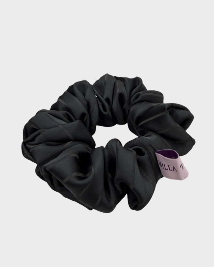 Скръчни черно