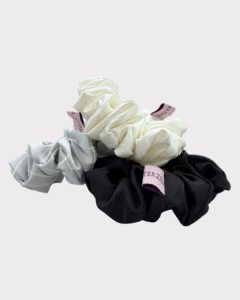 Скрънчи бяло, сиви и черно