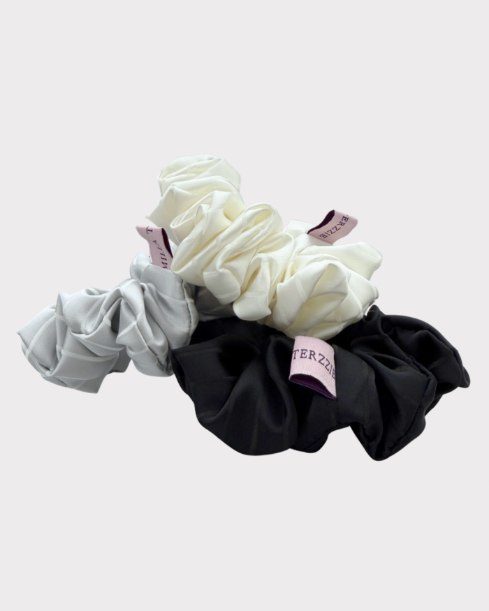 Скрънчи бяло, сиви и черно