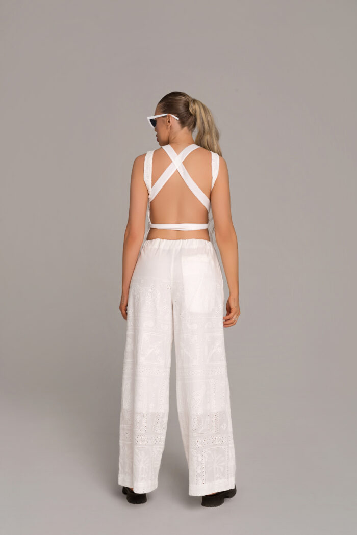 Топ с гол гръб бял